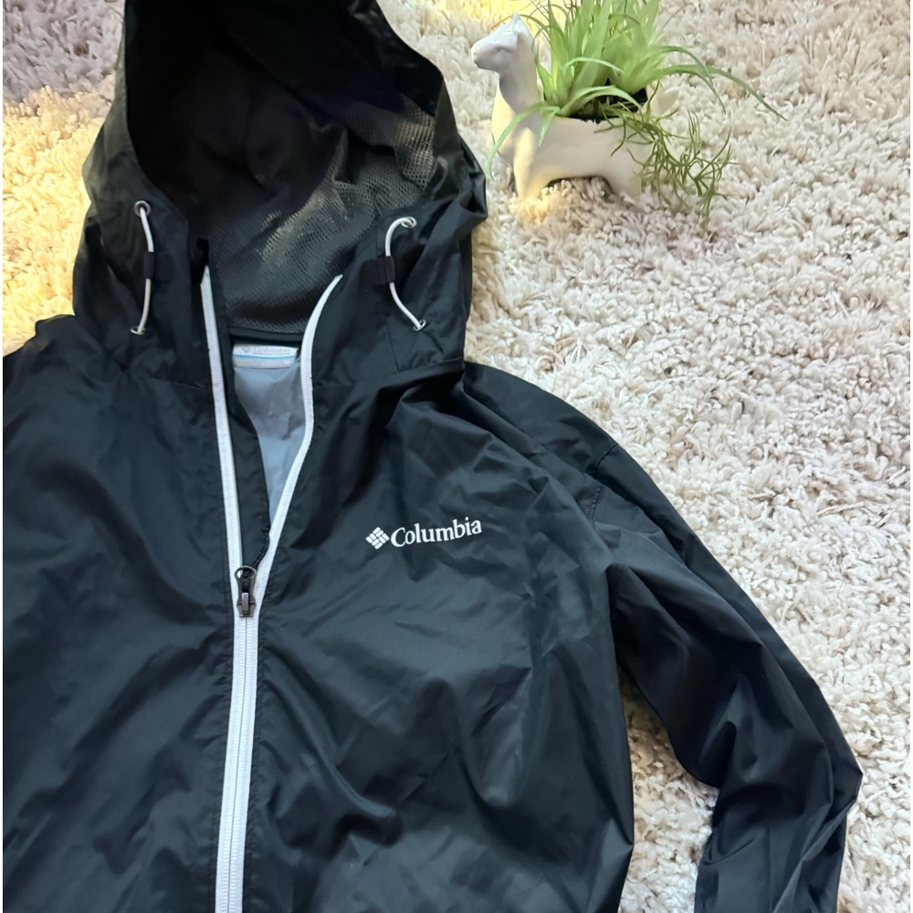 Columbia black and white trending cute windbreaker jacket size medium